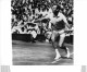 TENNIS CHUCK MC KINLEY FINALISTE A WIMBLEDON  1963 PHOTO KEYSTONE FORMAT 24 X 18 CM - Deportes