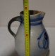 Delcampe - E1 Ancienne Cruche En Grès Bleu - Antic Werpen In Zandsteen H 28cm - Arte Popular