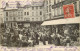 LOUVIERS La Place De La Halle Un Jour De Marché - Louviers