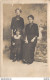 CARTE PHOTO NON IDENTIFIEE REPRESENTANT DEUX FEMMES ET UNE FILLETTE - Te Identificeren