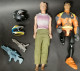 Lot Of 2 Mattel And Hasbro Dolls, 2 Helmets And 2 Accessory Weapons - Andere & Zonder Classificatie