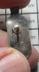 1818A Pin's Pins / Rare & Belle Qualité !!!  BOISSONS / BOUTEILLE DE GIN DRY BOMBAY - Getränke