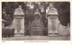 ROYAUME-UNI - Angleterre - London - Hampton Court Palace - The Lion Gates - Carte Postale Ancienne - Hampton Court