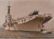 PHOTO PRESSE LE PORTE AVIONS ARROMANCHES RENTRE D'INDOCHINE MARS 1952 FORMAT 13 X 18 CMS - Schiffe