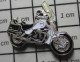 1017 Pin's Pins / Beau Et Rare / MOTOS / GROSSE ROUTIERE NOIRE ET BLANCHE MOTOGUZZI - Moto