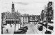 02   SAINT-QUENTIN   Place De L'hotel De Ville  Automobiles Et Tramway  (Scan R/V) N°  30   \MR8084 - Saint Quentin