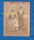Photo Ancienne Début XXe - Beau Portrait De Famille , Femme & Sa Fille - Robe Mode Coiffure Enfant Mignon Chien Flou - Ancianas (antes De 1900)