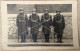 ABL Portrait De 4 Soldats Fusils Aux Pieds En Tenue De Campagne Casque Ceinturon Manteau Photo Format CP 1920-30 - Krieg, Militär