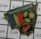 1818A Pin's Pins / Beau Et Rare / SPORTS / FOOTBALL CHAMPIONNAT D'EUROPE 1992 DRAPEAU FRANCE Variante AOSTE - Football