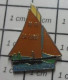 313F Pin's Pins / Beau Et Rare / BATEAUX / VOILIER VIEUX GREEMENT LA LUNE TROUVILLE SUR MER CALVADOS - Barcos