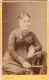Photo CDV D'une Femme élégante Posant Dans Un Studio Photo En 1875 A Lyon (photo A . Lumière Pére Des Fréres Lumière ) - Alte (vor 1900)