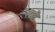810F Pin's Pins / Beau Et Rare / ESPACE / Mini Pin's COSMONAUTE ASTRONAUTE PEUT ETRE PERSONNAGE DE BD - Ruimtevaart