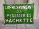 Ancienne Plaque Émaillée Bombée Correspondant Des Messageries Hachette Émaillerie Alsacienne De Strasbourg - Levensmiddelen