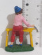 I117192 Pastorello Presepe - Statuina In Plastica - Falegname Con Tavolo - Christmas Cribs