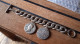 Delcampe - Ancien Bijoux, Bracelet Avec Médaillon En Monnaie - Pulseras
