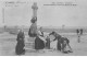 L'ILE TUDY - Le Calvaire - Femmes Attendant Le Retour Des Bateaux De Pêche - Très Bon état - Ile Tudy