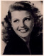 Orig. Foto Rita Hayworth Vom Film-Archiv Alexander Cotti/Wiesbaden Für Columbia, S/w, Größe: 78x232mm, RARE - Actores Y Comediantes 