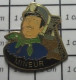 713c Pin's Pins / Beau Et Rare / AUTRES / MINE MINEUR CARREAU PUITS FOULARD CASQUE LAMPE MOUSTACHE YMCA - Autres & Non Classés