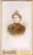 Photo CDV D'une Jeune Fille  élégante Posant Dans Un Studio Photo A Toulon - Old (before 1900)