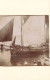 BATEAU DE PÊCHE - Voilier Ville à Identifier (photo Années 1900, Format 8,8cm X 8,5cm) - Barche