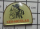 411G Pin's Pins / Beau Et Rare / MARQUES / BRETAGNE KER-NICOLAS AIME LA PIPE - Trademarks
