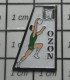 3617 Pin's Pins / Beau Et Rare / SPORTS / BASKET-BALL CLUB OZON Et Le Trou Dans Sa Couche ? - Basketbal