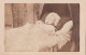 Post-Mortem - Photo Originale CDV Bébé Sur Son Lit De Mort Par Le Photographe Berubet, Clermont Ferrand - Oud (voor 1900)