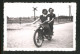 Fotografie Motorrad, Junge Frauen Fahren Mit Krad  - Automobiles