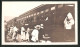 Fotografie Eisenbahn Bolivien, Fahrgäste Steigen In Personenzug An Einem Bahnhof  - Trenes