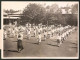 Fotografie Schülerinnen Eines Japanischen Lyzeums Bei Gymnastischen Übungen  - Sports