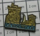 912B  Pin's Pins / Beau Et Rare / VILLES / LA ROCHELLE BATEAU BARQUE PORT - Cities