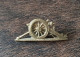 Cap Badge Royal Artillerie Régiment Sergents NCO , Face A Gauche - 1914-18