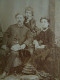 Photo CDV Disderi  Paris  Couple Assis Et Fillette  Robe En Velours Avec Des Volants Sec. Emp. CA 1865-70 - L445 - Antiche (ante 1900)