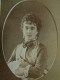 Photo CDV Disderi  Paris  Portrait Femme  Bras Croisés  Robe Avec Plastron En Dentelle  Sec. Emp. CA 1865-70 - L445 - Oud (voor 1900)