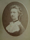 Photo CDV Disderi  Paris  Portrait Jeune Femme Grand Col En Dentelle  Coiffure Avec Anglaises Sec. Emp. CA 1865-70- L445 - Old (before 1900)