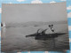 PHOTO UN COUPLE SUR UN PEDALO ( A Situer ) - Barche