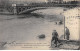 PARIS - Inondations De 1910 - Port Saint Nicolas - Repèchage Des Pièces De Vin Par Les Douaniers - Très Bon état - Inondations De 1910