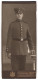 Fotografie Hermann König, Altenburg S.-A., Soldat In Uniform Mit Schirmmütze Und Portepee An Der Stichwaffe  - Anonyme Personen