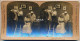 Photo Stéréoscopique (15) 7,6 X 8,1 Cm Collée Sur Carton Fort 17,8 X 8,8 Cm Amoureux Chassé Par Les Parents * - Stereo-Photographie