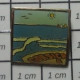 912c Pin's Pins / Beau Et Rare / AUTRES / CORSICA MER PLAGE BATEAUX - Sonstige & Ohne Zuordnung