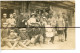 Carte Photo .CPA. Militaire. Soldats Qui Posent Pour La Photo Devant Un Véhicule Militaire. Camion De La Croix Rouge . - Fotografie