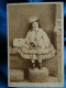 Photo Cdv Anonyme, Humoristique , Fillette Endormie à L'église Pendant Les Litanies, Circa 1865 L442 - Ancianas (antes De 1900)