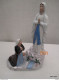 Statuette-SAINTE-VIERGE Groupe N D De Lourdes  -en-porcelaine-polychrome-haut-28-cm-parfait-etat - Pop Art