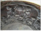 Delcampe - BEAU CACHE POT EN LAITON (CUIVRE JAUNE )  SCENE DE CHERUBINS (REPOUSSE) DIAMETRE 20 Cm HAUT 24 CM - Art Populaire