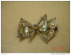 BROCHE PAPILLON STILISE  +  STRASS    4 Cm, TRES BON ETAT BEL EFFET - Brooches