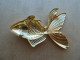 Broc-176 Broche Métal Doré Repésentant Un Poisson De 75mm Sur 55mm,poids=11,90g - Brooches