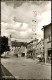 Grafenau (Niederbayern) Stadtplatz Mit Maibaum; VW Käfer Vor Geschäft 1960 - Autres & Non Classés