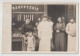 CARTE PHOTO - CHARCUTERIE - SAUCISSONS ET PATES EN VITRINE - MAISON ?...DEIL - LE CHARCUTIER ET SON APPRENTI -z 2 SCANS - Te Identificeren