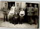 39882008 - Landser In Uniform Mit Vier Frauen Vor Dem Eingang Zum Gasthaus Bier Orden - Guerre 1914-18