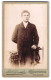 Fotografie R. Dressler, Berlin-Charlottenburg, Schloss-Strasse 15, Portrait Junger Mann In Modischer Kleidung  - Anonyme Personen